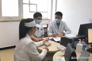 船记：哈登给球队每位客场随行工作人员送了一双哈登8战靴